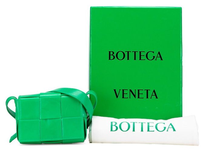 Borsa a Spalla Mini Cassette Maxi Intrecciato di Bottega Veneta Verde - vista 9