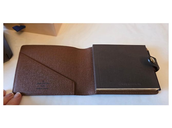 Louis Vuitton Notizbuch und Bleistift. Monogramm - Ansicht 4