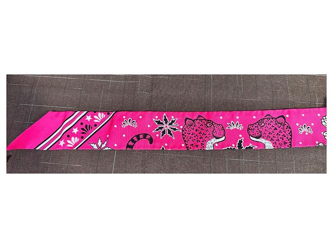 Foulard Twilly Hermès de seda rosa - vista 2