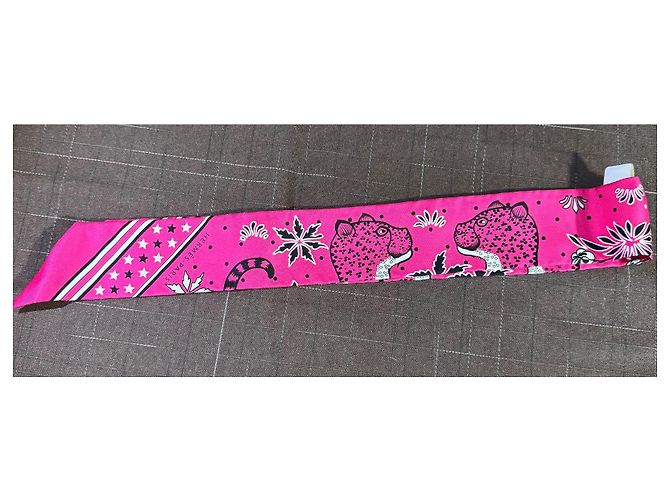 Foulard Twilly Hermès de seda rosa - vista 3