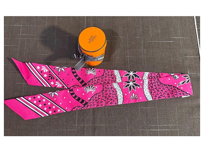 Foulard Twilly Hermès de seda rosa - vista 4