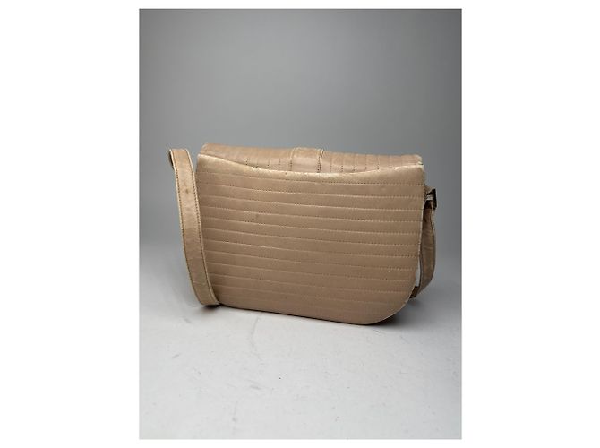 Vintage Givenchy Umhängetasche aus Leder in Beige - Ansicht 2