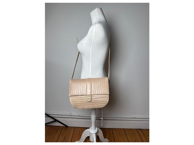 Vintage Givenchy Umhängetasche aus Leder in Beige - Ansicht 7
