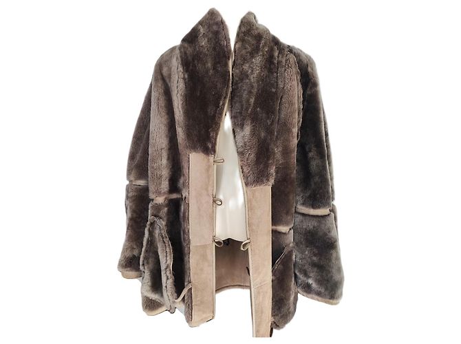 Autre Marque Lammfellmantel Taupe mit Lederbesatz - Ansicht 6