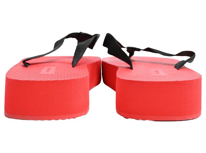 Las chanclas de plataforma Dune de The Row en goma roja - vista 3