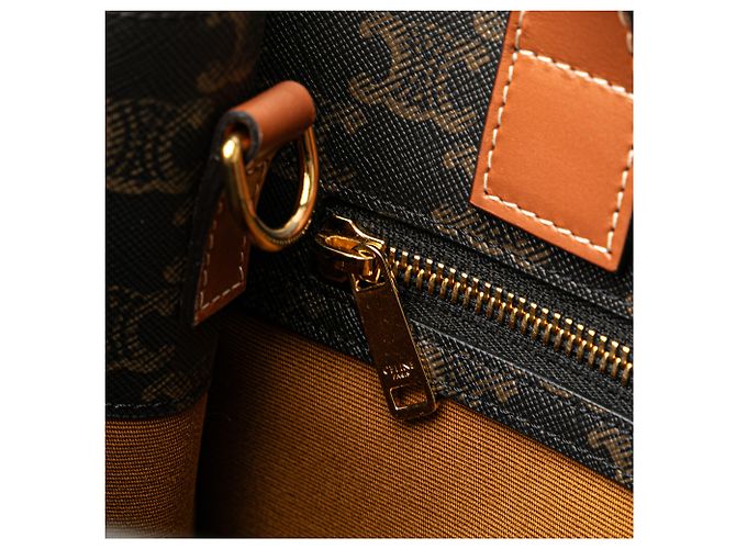 Céline Cabas vertical en toile enduite Triomphe petit modèle marron de Celine Marron foncé - vue 8