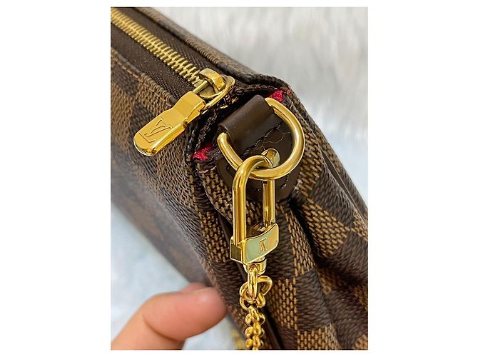 Clutch Louis Vuitton Eva in pelle marrone - vista 5
