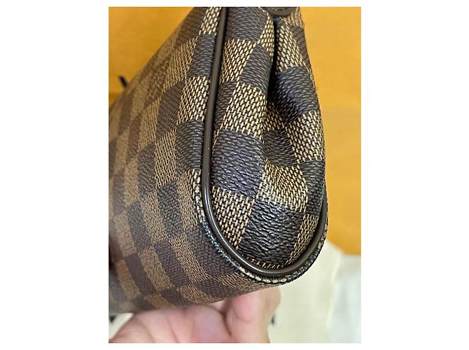 Clutch Louis Vuitton Eva in pelle marrone - vista 9