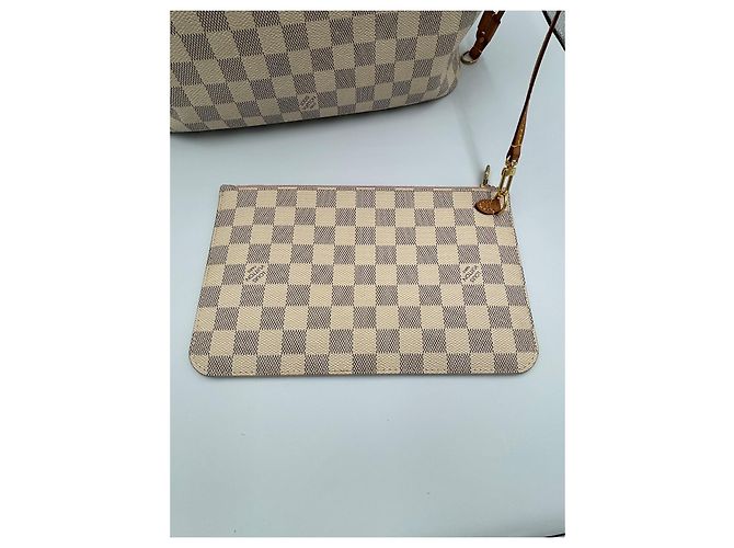 Borsa Louis Vuitton Neverfull in Pelliccia Bianca Bianco - vista 3