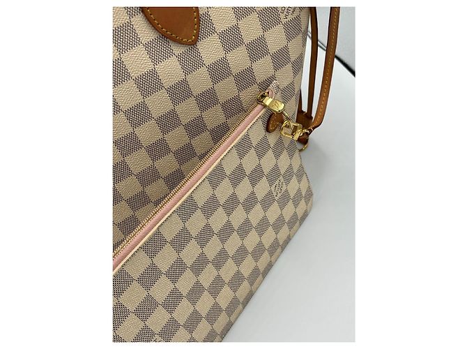 Borsa Louis Vuitton Neverfull in Pelliccia Bianca Bianco - vista 5