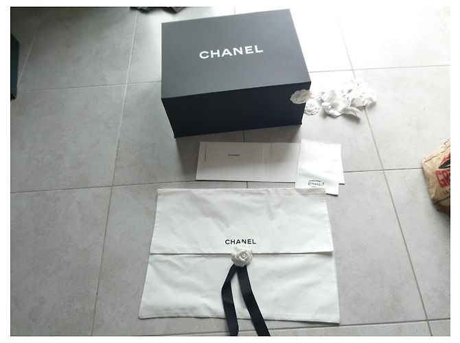 boite chanel 46X36X21 cms pour sac a main chanel jumbo xl avec son dustbag Noir - vue 2
