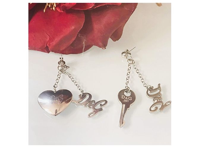 Iconici orecchini acciaio argento DOLCE & GABBANA  con cuore e chiave della felicità - vista 12