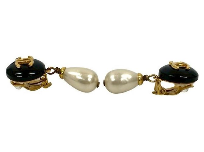 Orecchini in perla finta con motivo Coco Mark vintage di Chanel Nero Bianco D'oro - vista 3