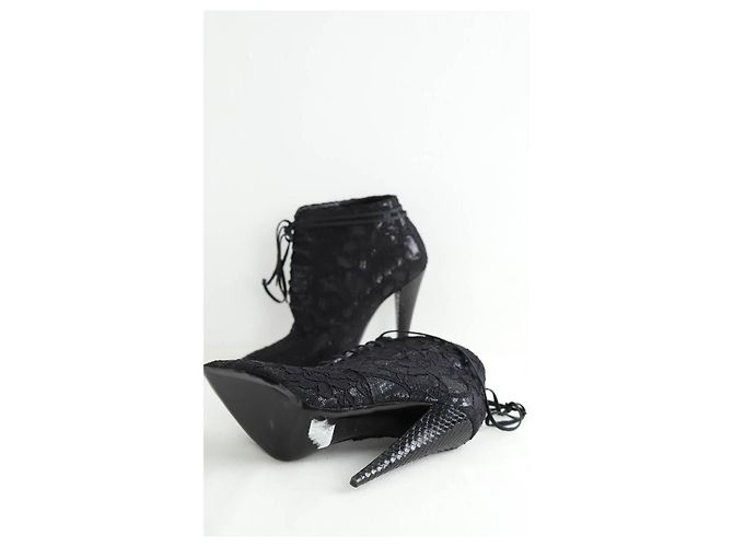 Saint Laurent Stivali in pelle nera con lacci Nero - vista 6