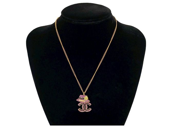 Collana Pendente Accessorio Motivo Cappello Coco di Chanel D'oro Metallico - vista 2