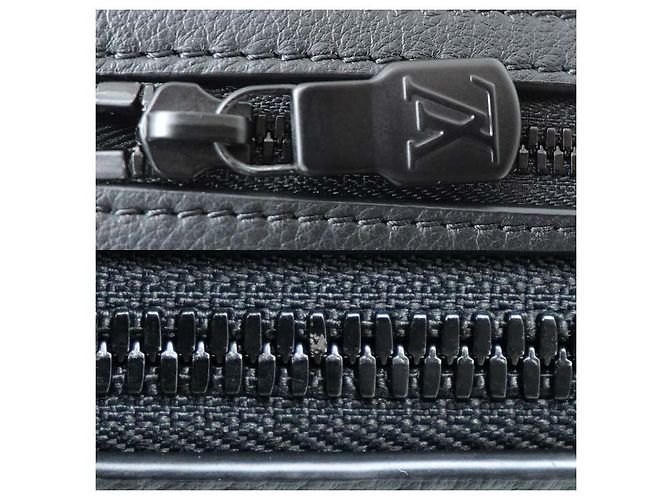Sac à main Helmet Monogram Shadow de Louis Vuitton Noir - vue 6