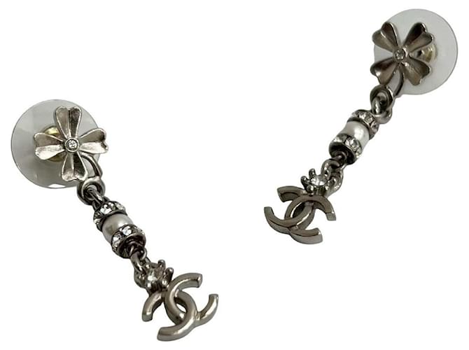 Orecchini Chanel Coco Mark Quadrifoglio Argento Metallico - vista 4