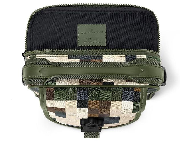 Louis Vuitton LV Quest Messenger new Green - view 2