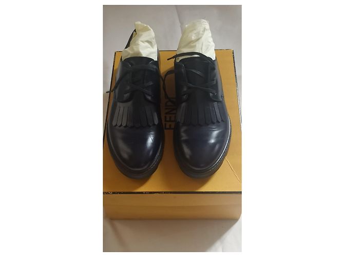 Fendi Scarpe in pelle lucida blu navy - vista 3