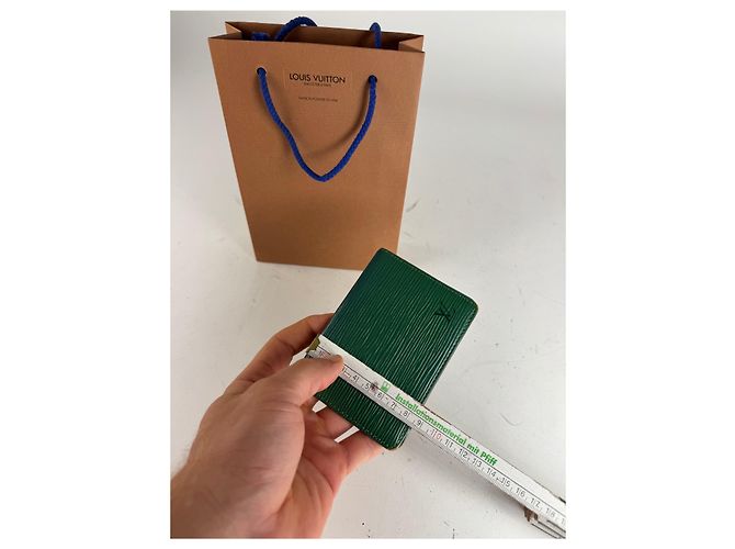 Porte-cartes vintage en cuir EPI Louis Vuitton vert - vue 10