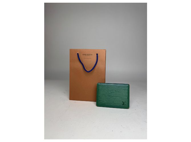 Porte-cartes vintage en cuir EPI Louis Vuitton vert - vue 11