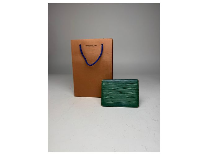 Porte-cartes vintage en cuir EPI Louis Vuitton vert - vue 2