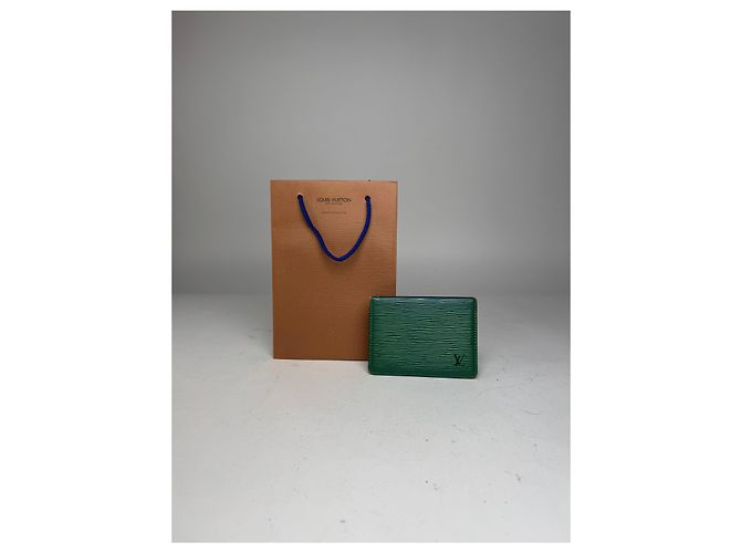Porte-cartes vintage en cuir EPI Louis Vuitton vert - vue 5