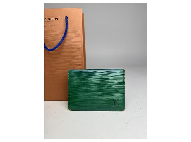 Porte-cartes vintage en cuir EPI Louis Vuitton vert - vue 7