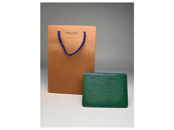 Porte-cartes vintage en cuir EPI Louis Vuitton vert - vue 9