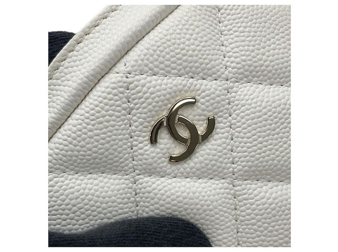 Timeless Pochette Matelassée Coco Mark di Chanel Bianco - vista 10