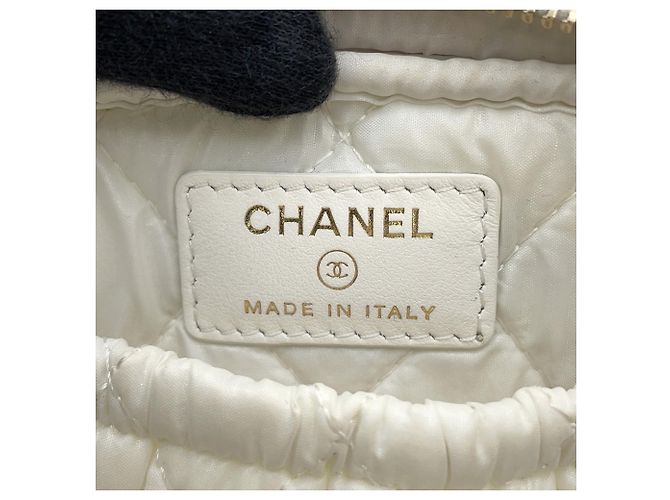 Timeless Pochette Matelassée Coco Mark di Chanel Bianco - vista 11