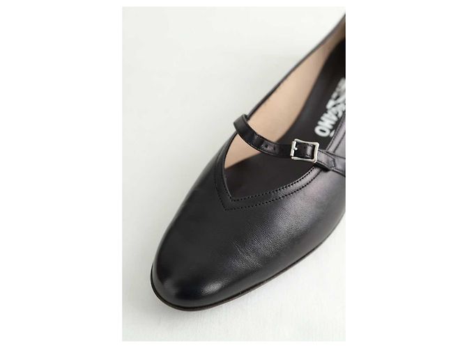 Salvatore Ferragamo Black leather ballet flats - view 4