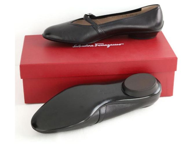 Salvatore Ferragamo Black leather ballet flats - view 6