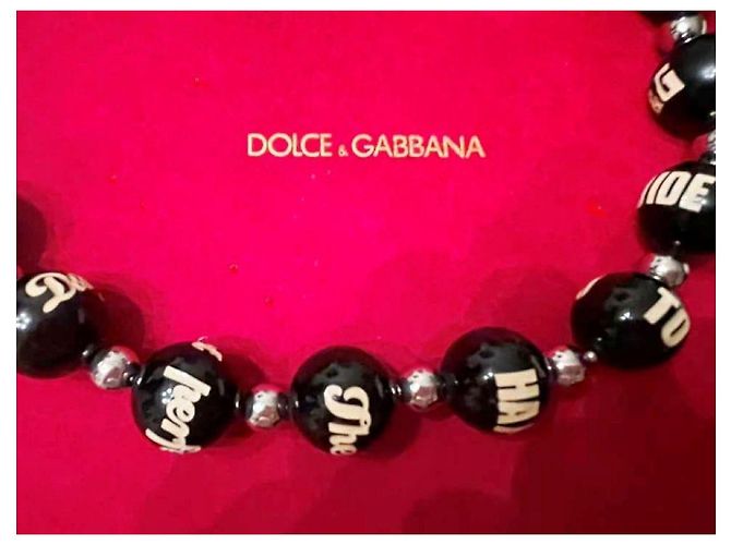 Magnifica collana DOLCE & GABBANA grandi boule nera con scritte e logo Nero - vista 10
