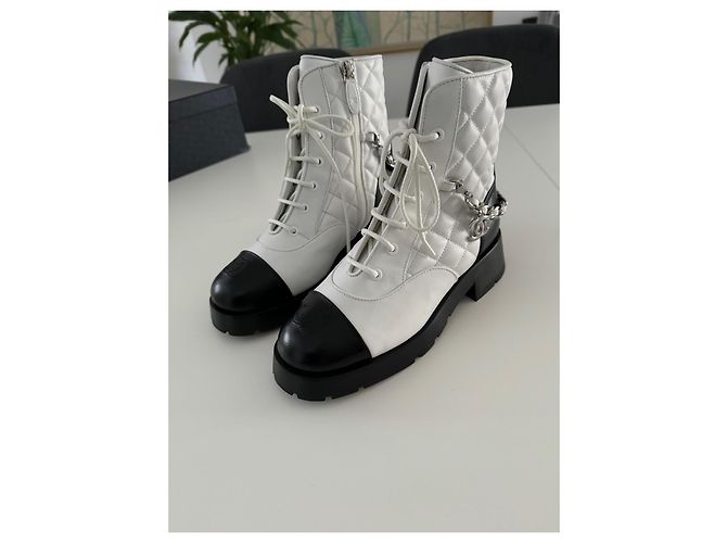 Chanel Schnürstiefel aus Leder weiß - Ansicht 2