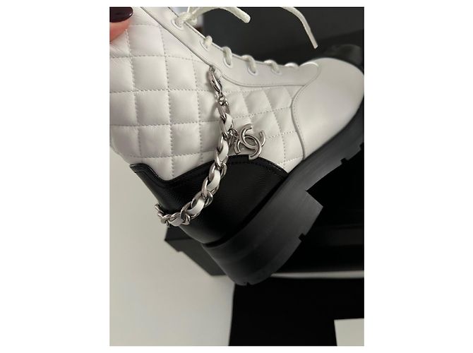 Chanel Schnürstiefel aus Leder weiß - Ansicht 9