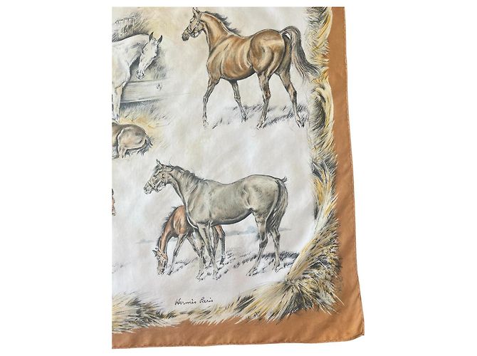 Hermès Foulard in seta raro Hermes "Les Poulains" 90x90 Marrone chiaro - vista 3