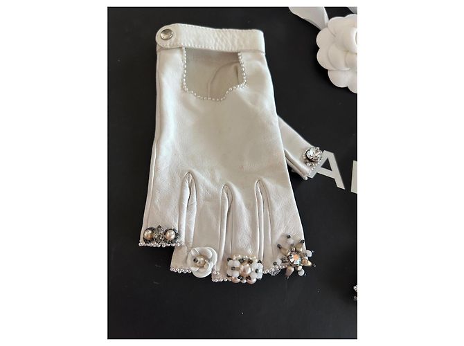Luvas Chanel brancas sem dedos de camurça de cordeiro com pérolas e cristais Branco - vista 2