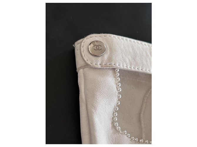 Luvas Chanel brancas sem dedos de camurça de cordeiro com pérolas e cristais Branco - vista 3