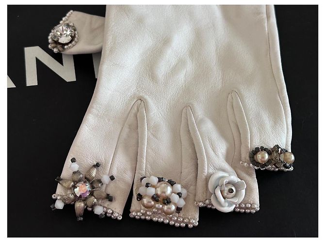Luvas Chanel brancas sem dedos de camurça de cordeiro com pérolas e cristais Branco - vista 5