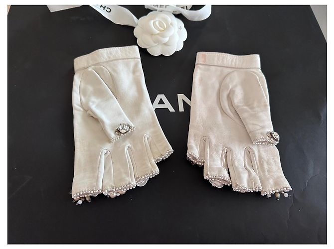 Luvas Chanel brancas sem dedos de camurça de cordeiro com pérolas e cristais Branco - vista 6
