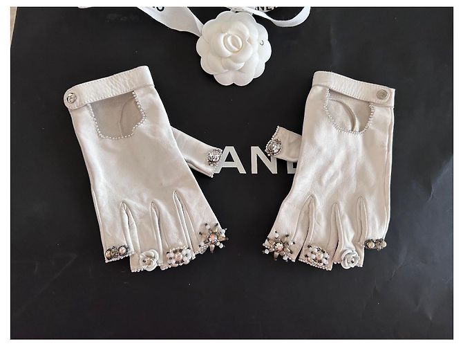 Luvas Chanel brancas sem dedos de camurça de cordeiro com pérolas e cristais Branco - vista 7