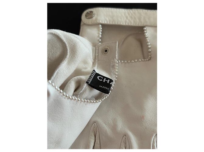 Luvas Chanel brancas sem dedos de camurça de cordeiro com pérolas e cristais Branco - vista 8