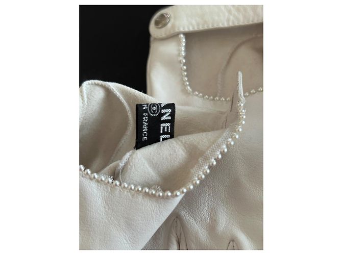 Luvas Chanel brancas sem dedos de camurça de cordeiro com pérolas e cristais Branco - vista 9