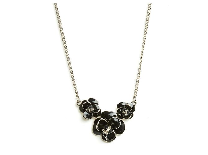 Collana Chanel 2011 in Metallo Color Argento e Smalto Nero con Catena Camelia - vista 2