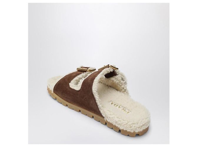 Infradito Prada in suede marrone e nuovo shearling - vista 8