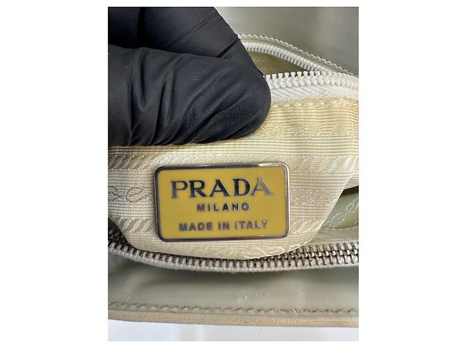 Borsa a spalla Prada in pelle bianca 295 Bianco - vista 14