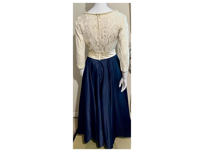 Jenny Packham Abito di alta moda in pizzo crema e satin blu navy Crudo - vista 5