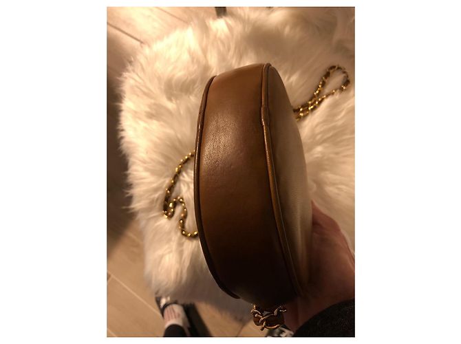 Sac à main Chanel en cuir ovale camel - vue 4