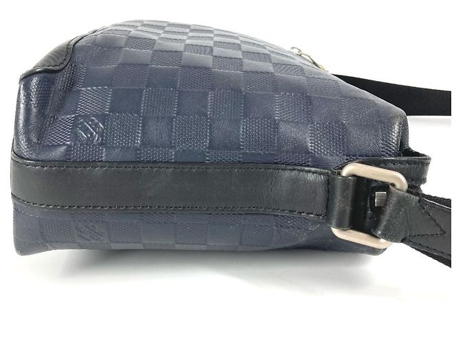 Borsa Messenger PM Damier Infini di Louis Vuitton Nero Blu navy - vista 14